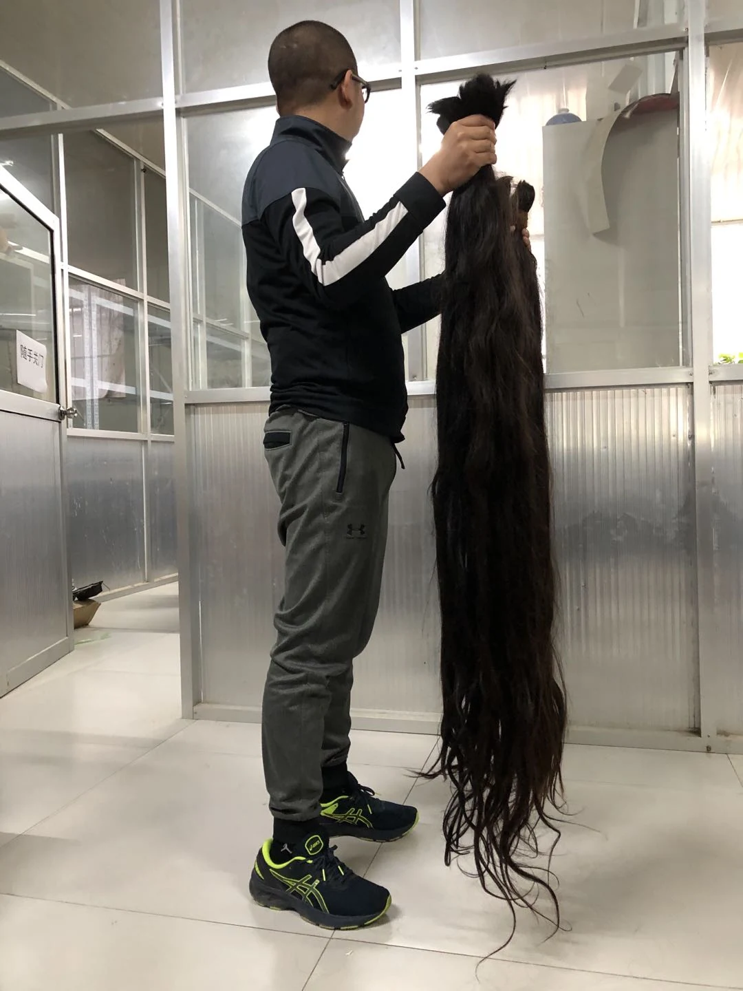 Long raw hair bundles inspected by hand during the selection process